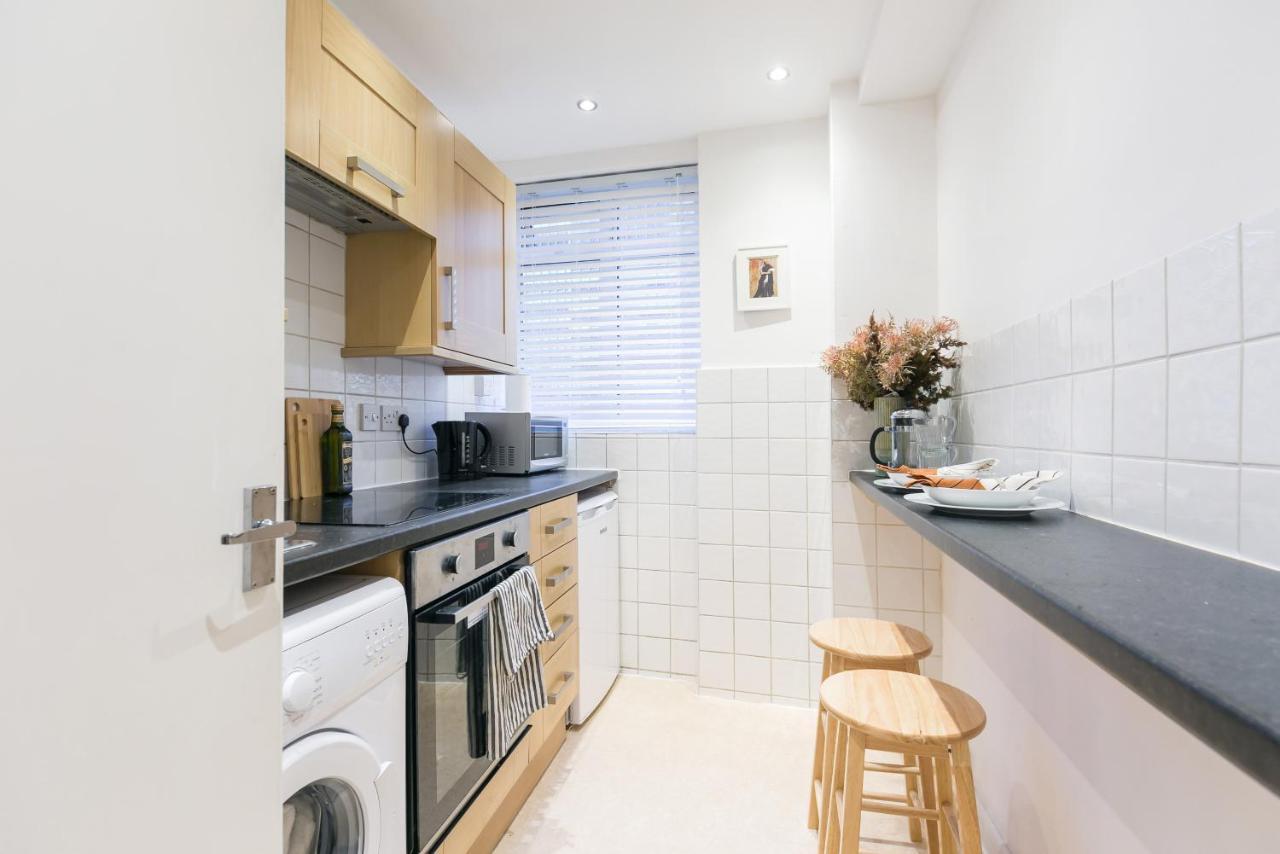 Perfectly Located 1 Bed Apartment Above Tube Station London Exterior photo